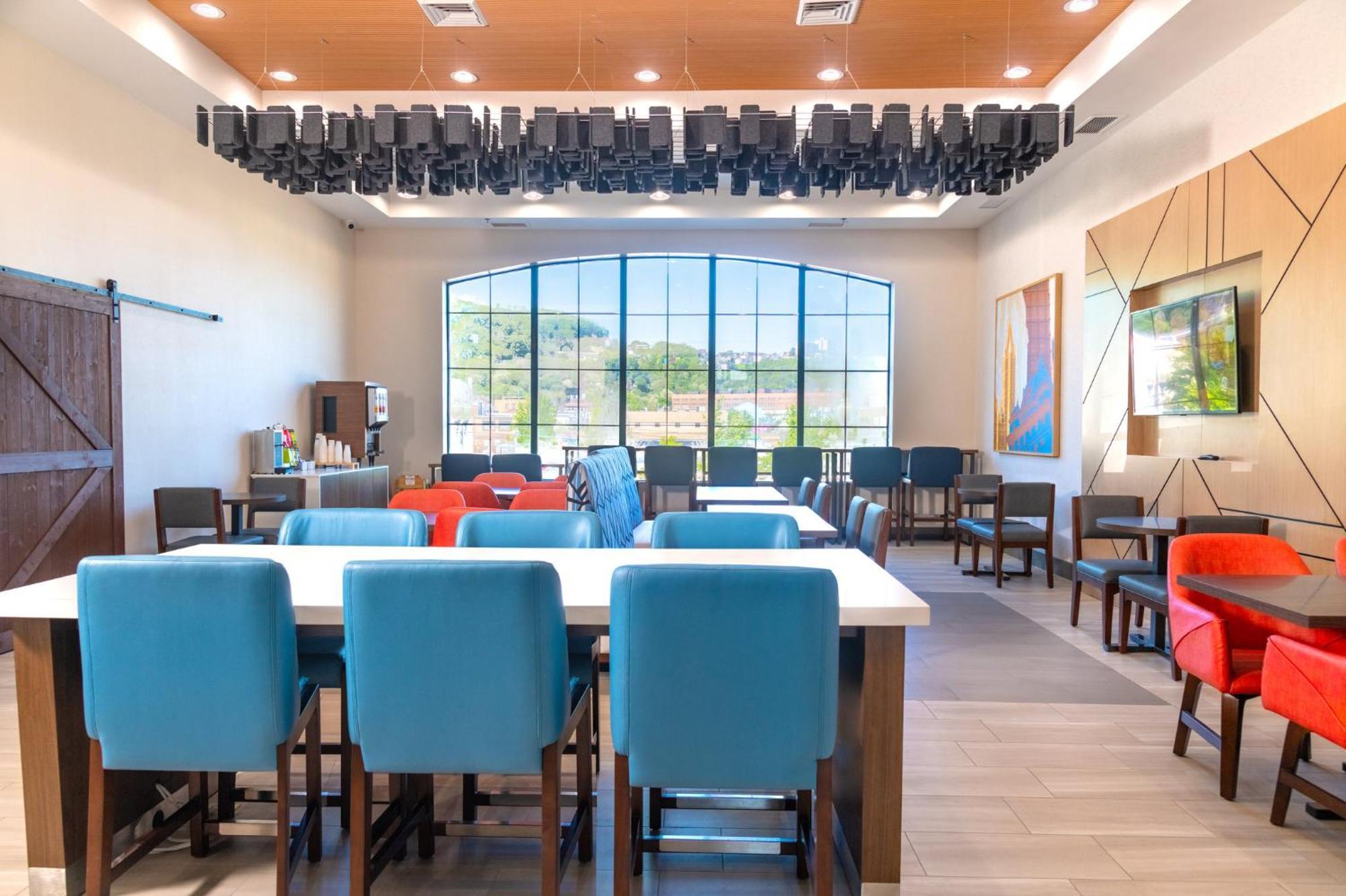 Hotel Express & Pittsburgh-south Side By Ihg 4*