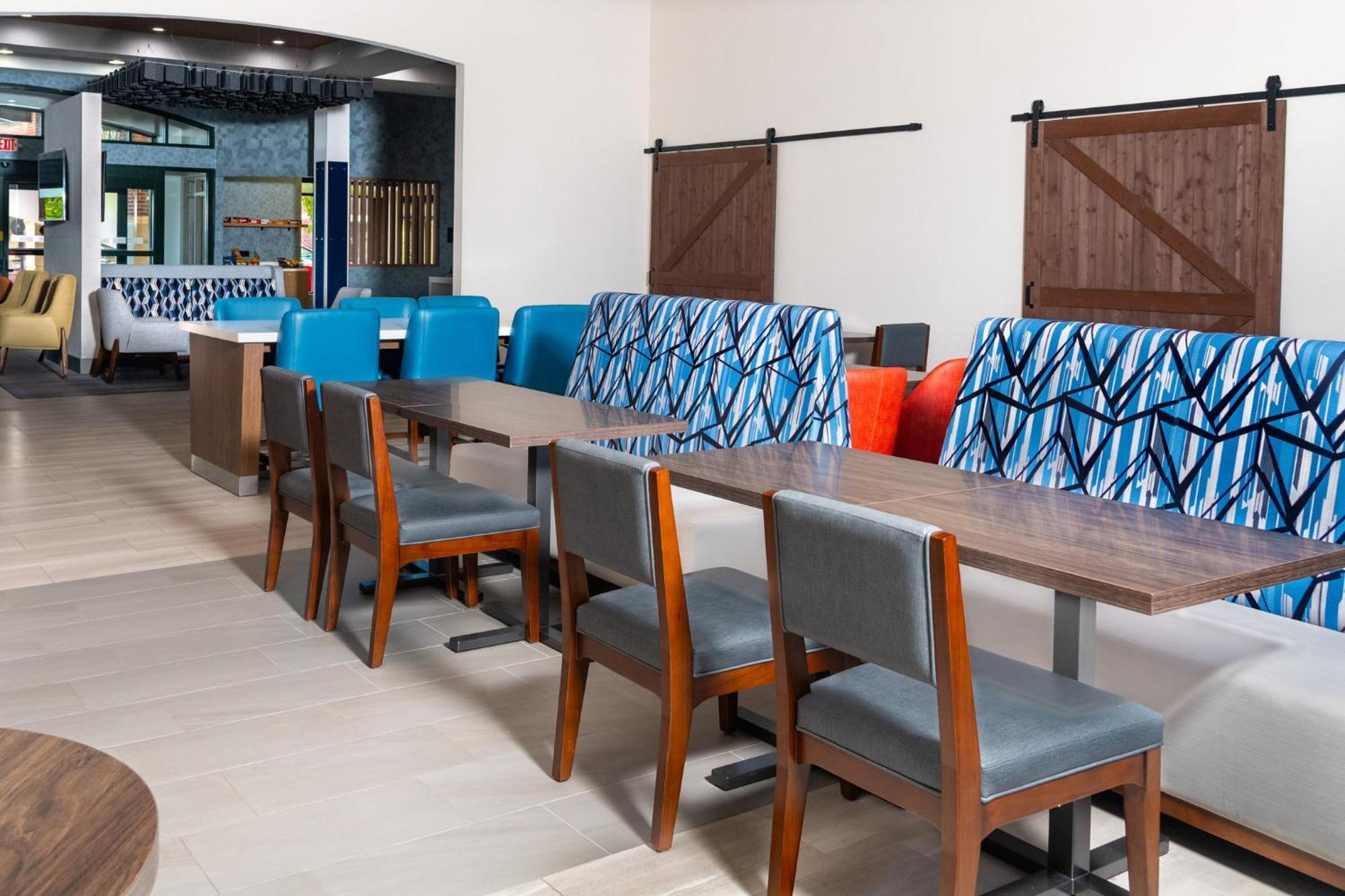 Express & Pittsburgh-south Side By Ihg Hotel